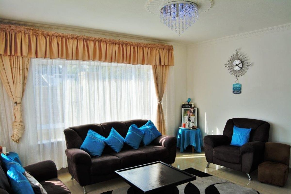 Classy Double Storey Home with Amazing Views! - Photo 4