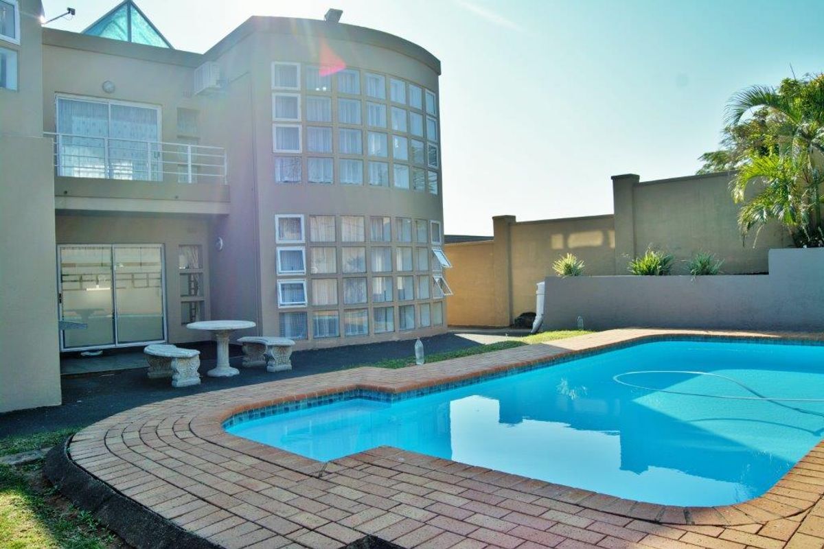 Classy Double Storey Home with Amazing Views! - Photo 3