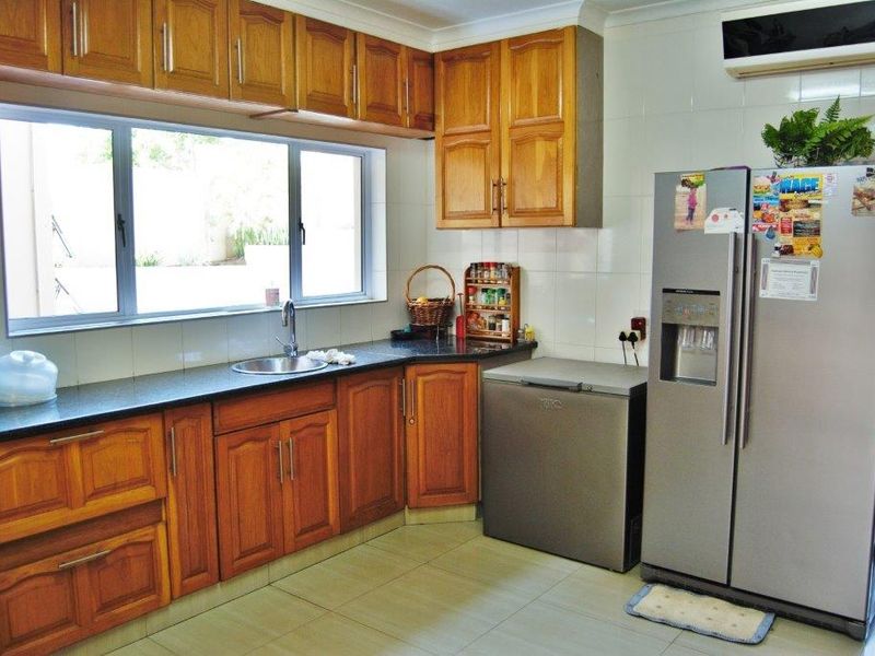 Classy Double Storey Home with Amazing Views! - Photo 8