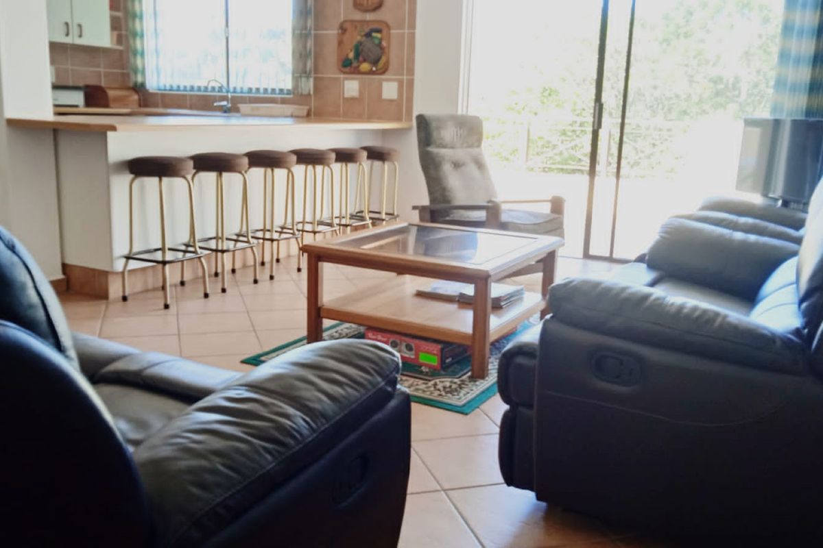 Perfectly Located, Ideal Lock Up and Go Apartment! - Photo 2