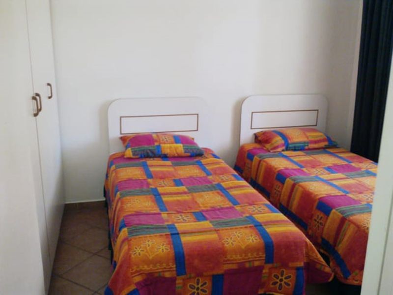 Perfectly Located, Ideal Lock Up and Go Apartment! - Photo 10