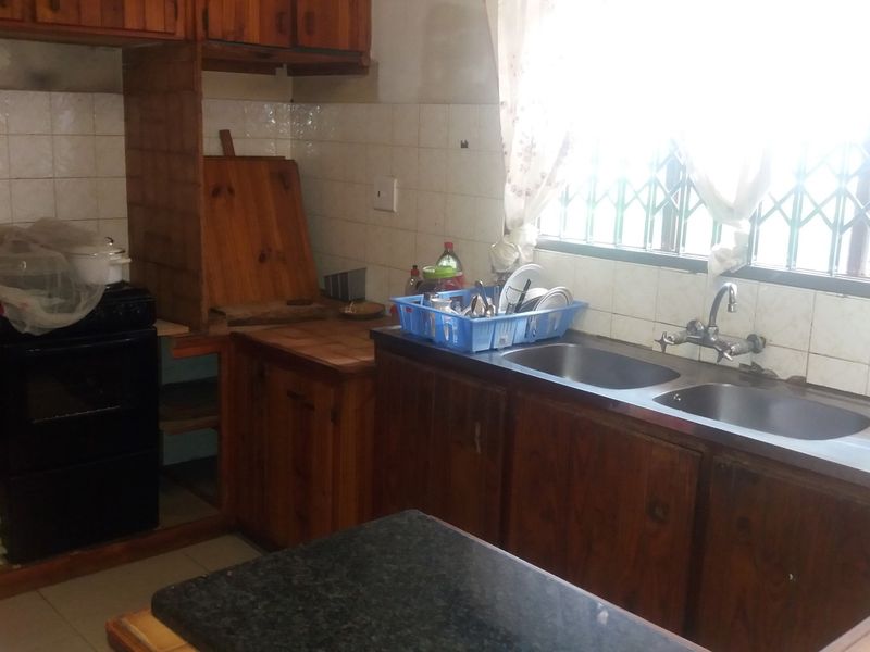 A Multi-Storey Home with Amazing Sea Views! - Photo 4