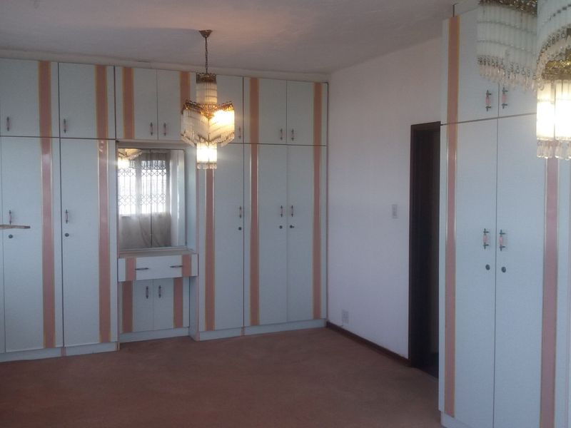 A Multi-Storey Home with Amazing Sea Views! - Photo 9