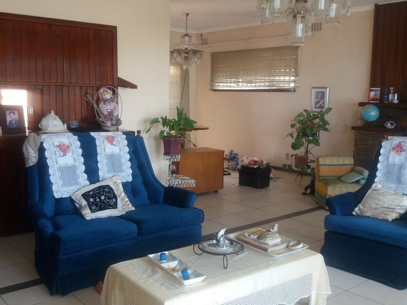 A Multi-Storey Home with Amazing Sea Views! - Photo 5