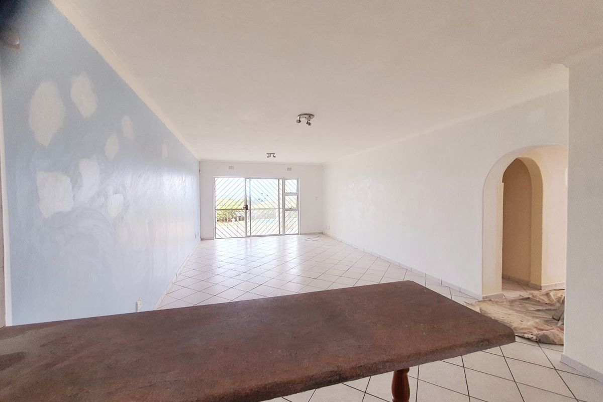 3 Bedroom Apartment, Walk To The Beach - Photo 4