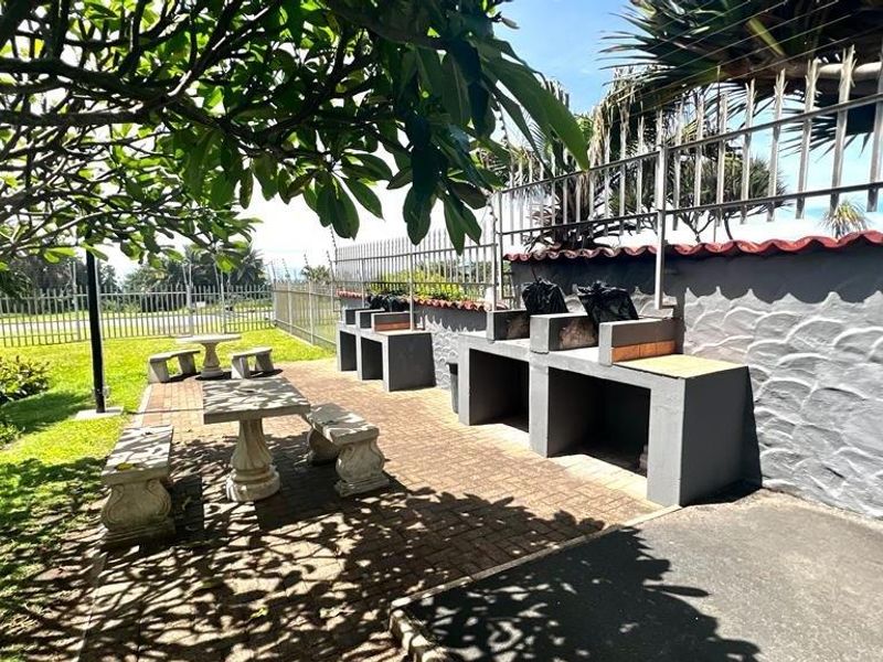 Beachfront Apartment In Uvongo - Photo 5