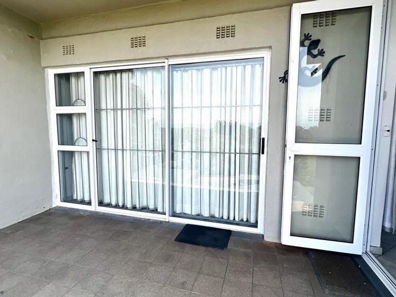 Beachfront Apartment In Uvongo - Photo 8