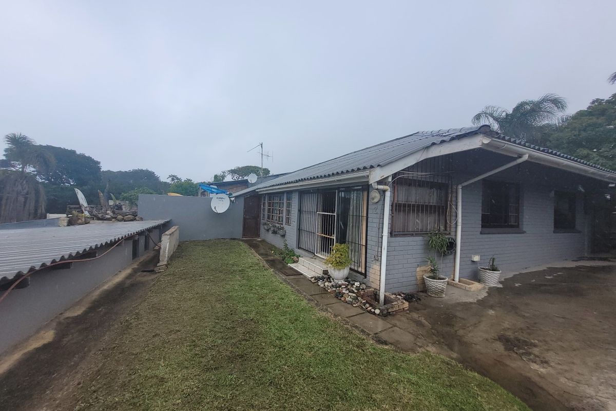 What A  Great Investment Find On The Beach !!! - Photo 2