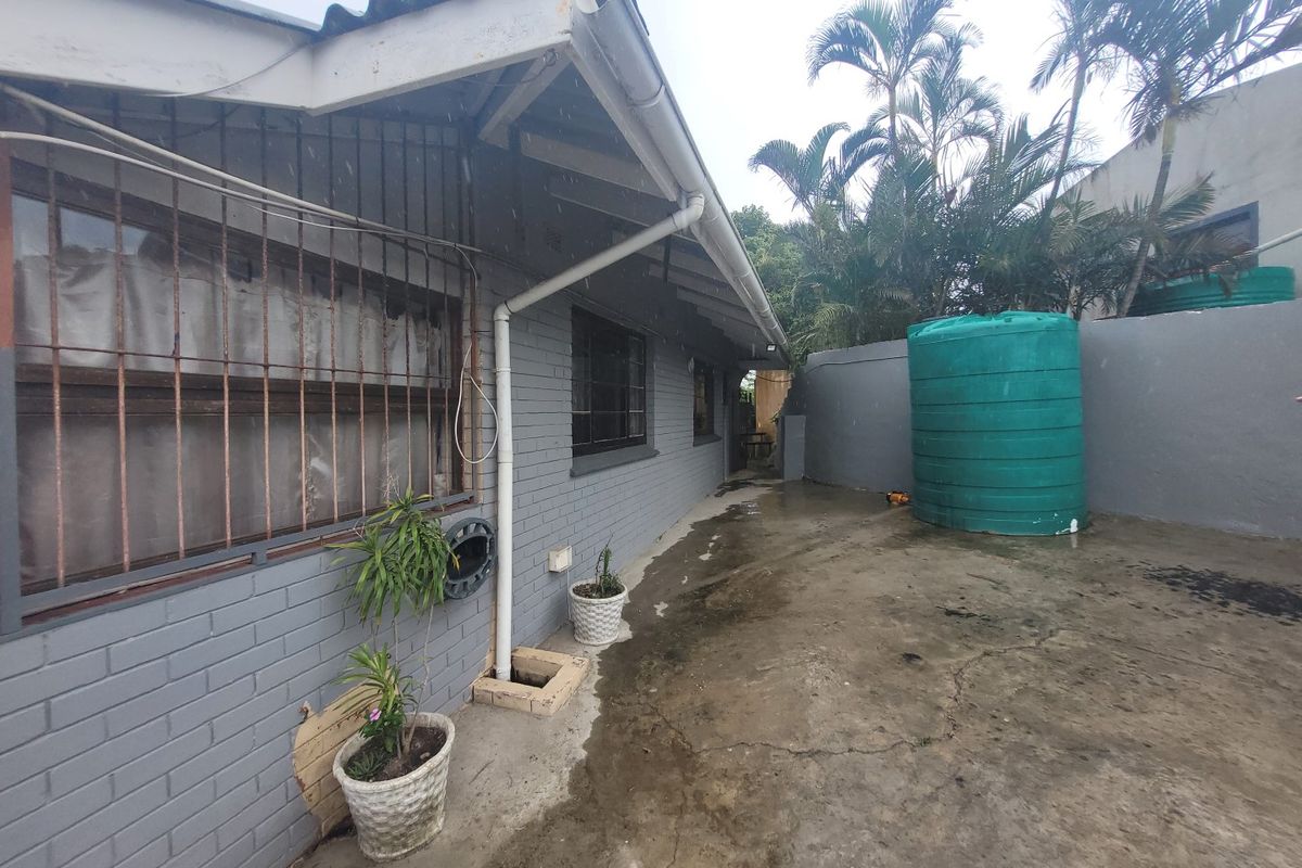 What A  Great Investment Find On The Beach !!! - Photo 3