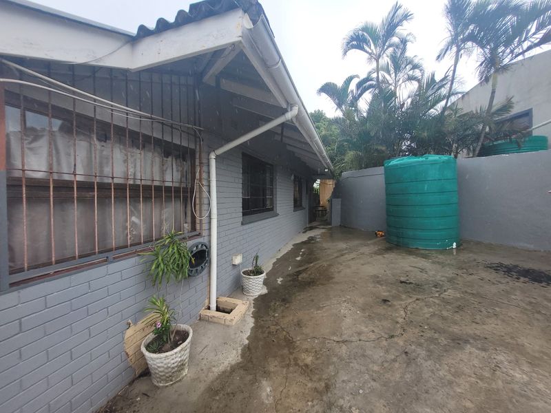 What A  Great Investment Find On The Beach !!! - Photo 3