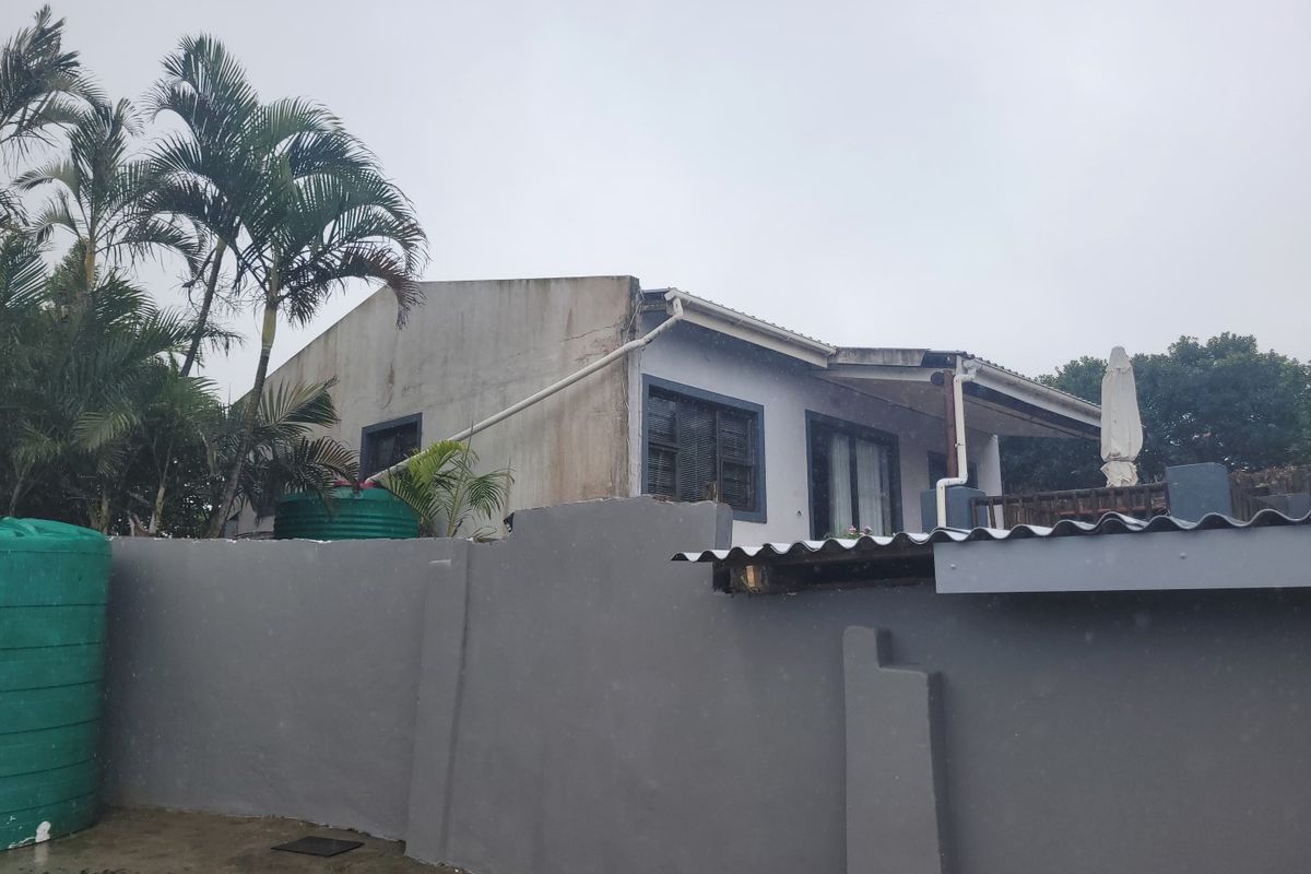 What A  Great Investment Find On The Beach !!! - Photo 4