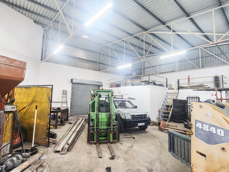 Warehouse For Sale In Uvongo - Photo 4