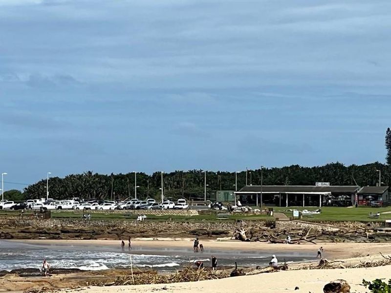Upmarket Ground Floor Apartment On Shelly Beach - Photo 3