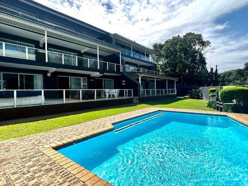 Upmarket Ground Floor Apartment On Shelly Beach - Photo 8