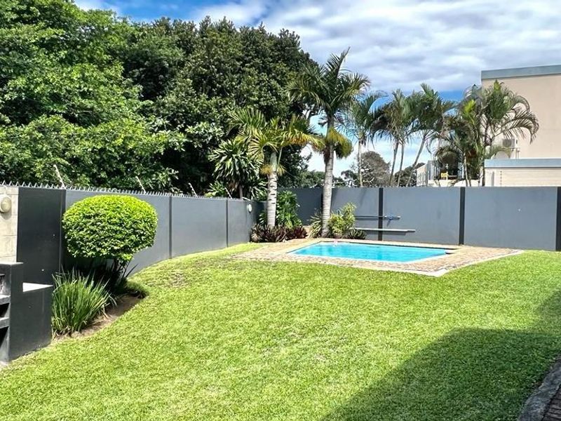 Upmarket Ground Floor Apartment On Shelly Beach - Photo 7