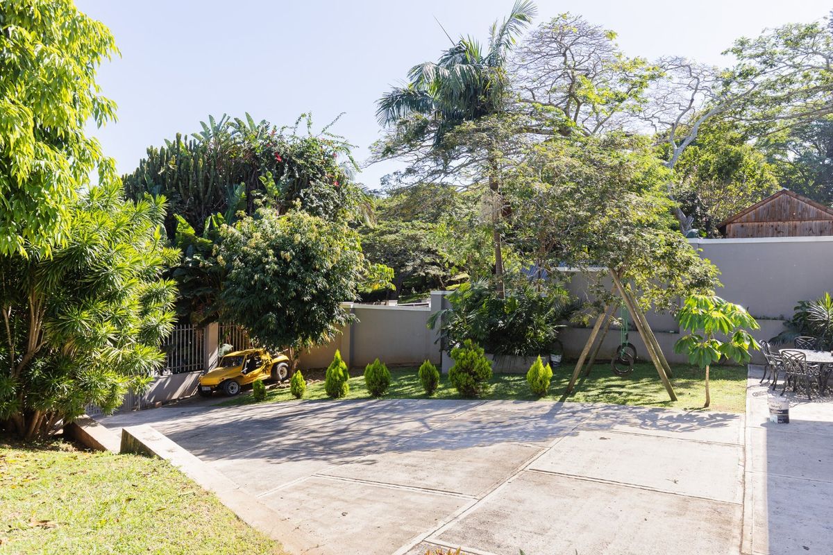 Stunning House In Pennington! - Photo 3
