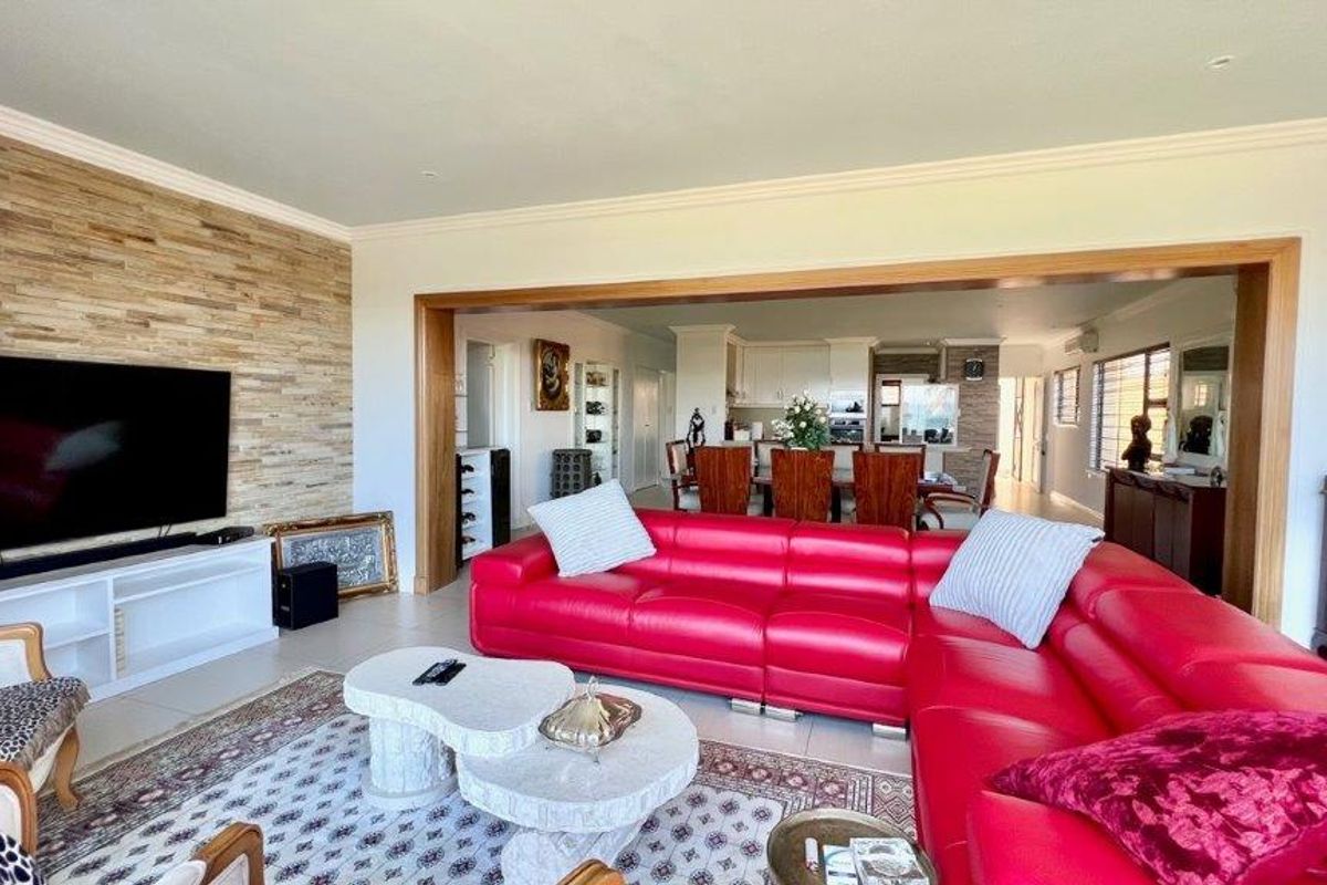 Luxurious Top Class Ground Floor Apartment On Shelly Beach - Photo 5