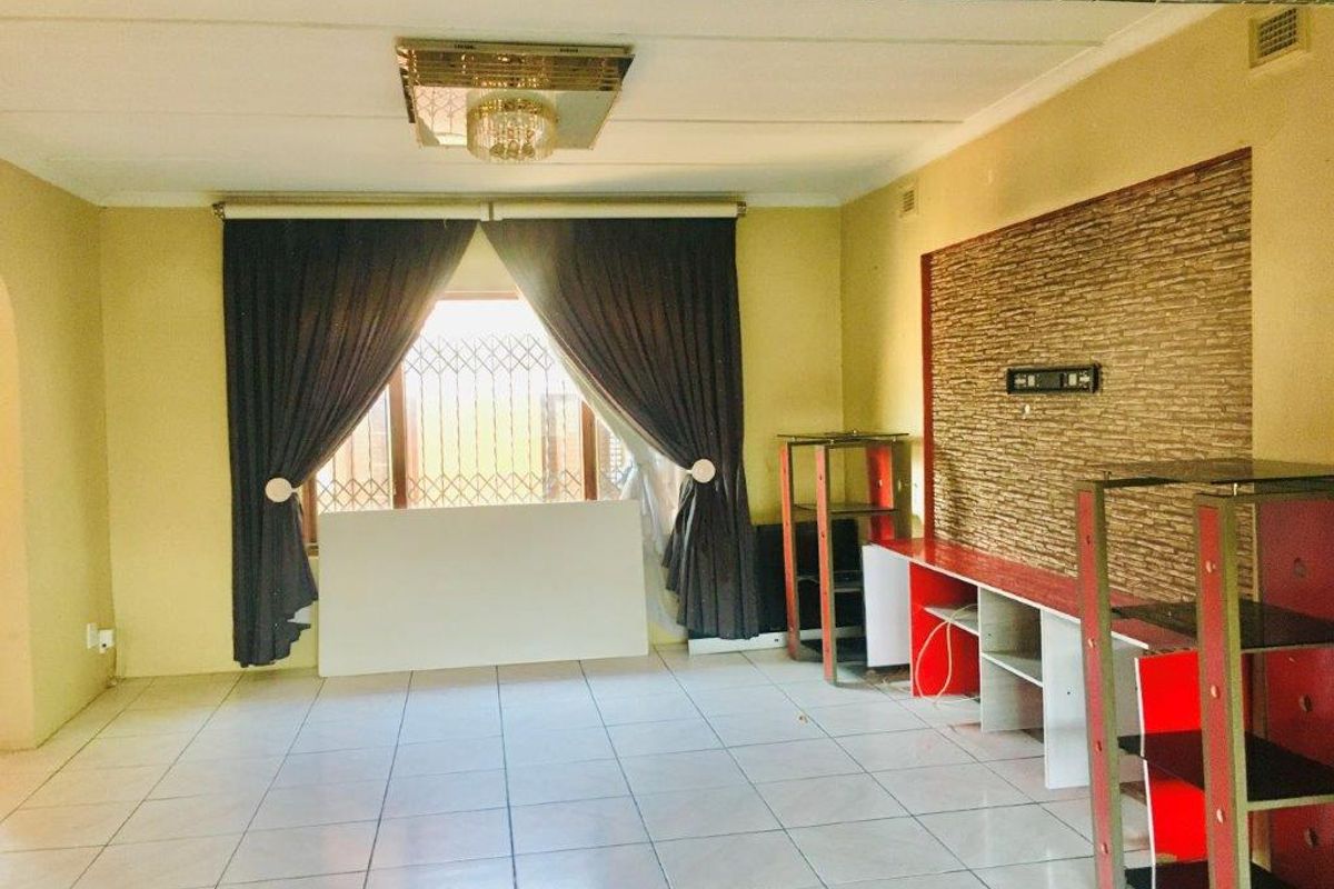 Spacious Family Home With A Granny Flat - Photo 3