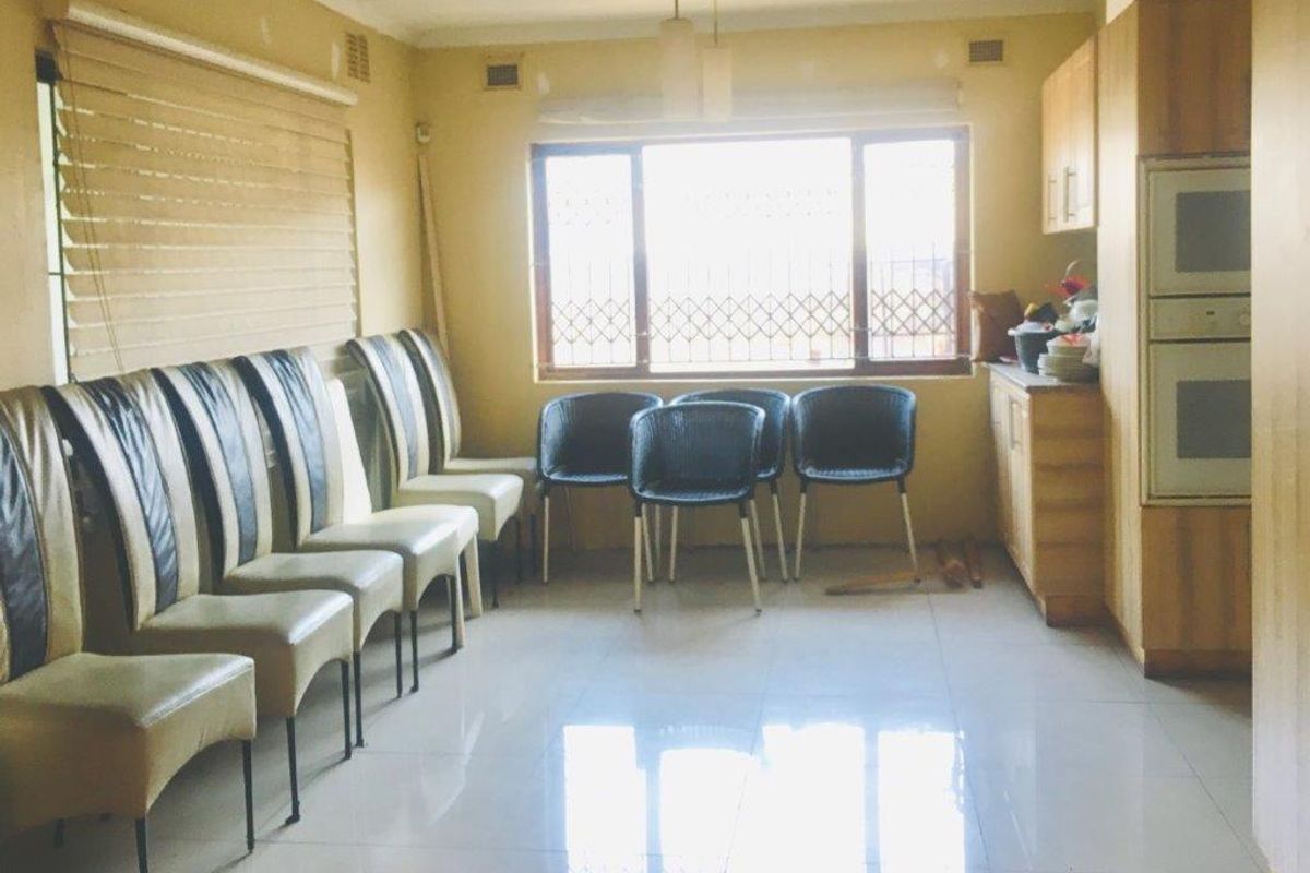 Spacious Family Home With A Granny Flat - Photo 4