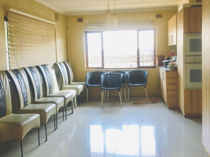 Spacious Family Home With A Granny Flat - Photo 4