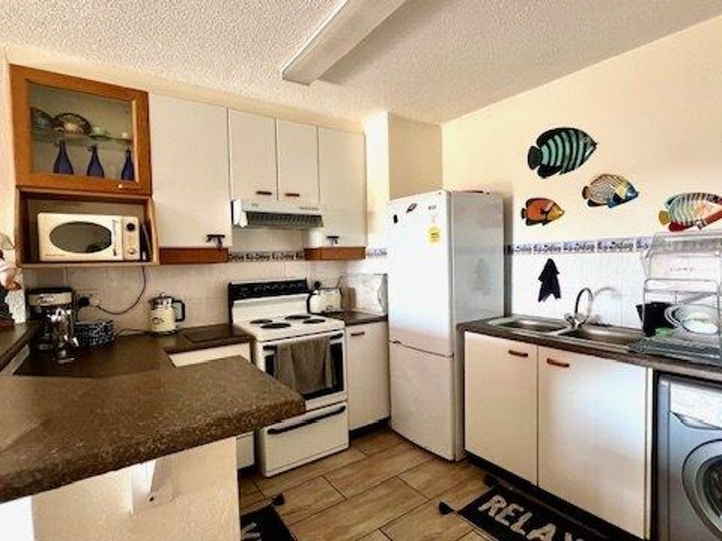 Ground Floor Beachfront 3 Bedroom Apartment On Uvongo Beach - Photo 4