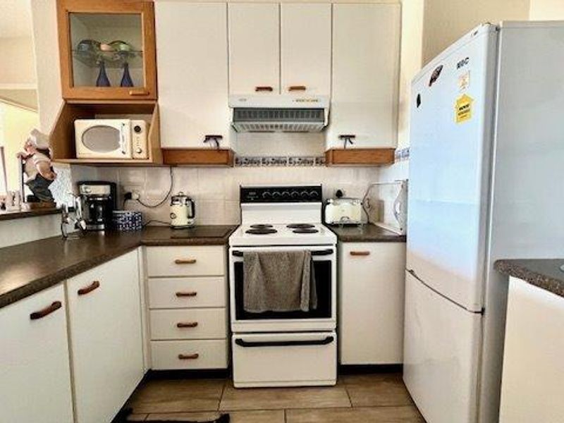 Ground Floor Beachfront 3 Bedroom Apartment On Uvongo Beach - Photo 5