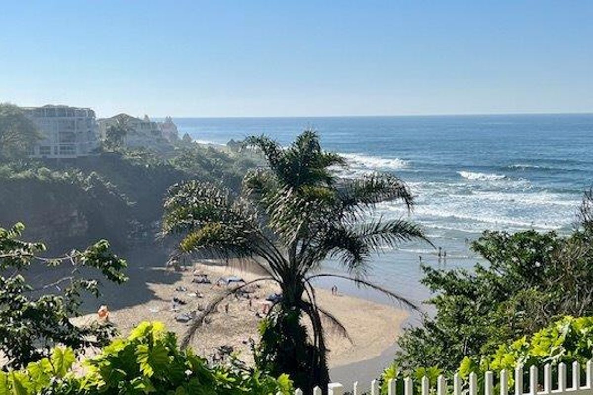 Ground Floor Beachfront 3 Bedroom Apartment On Uvongo Beach - Photo 2