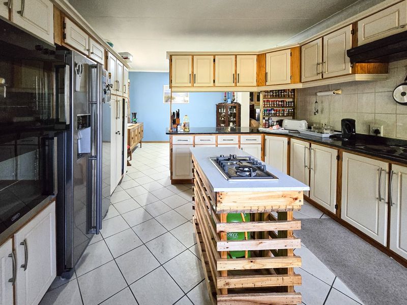 Large Solid Home In Uvongo  - Photo 5