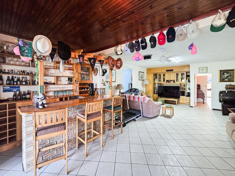 Large Solid Home In Uvongo  - Photo 10