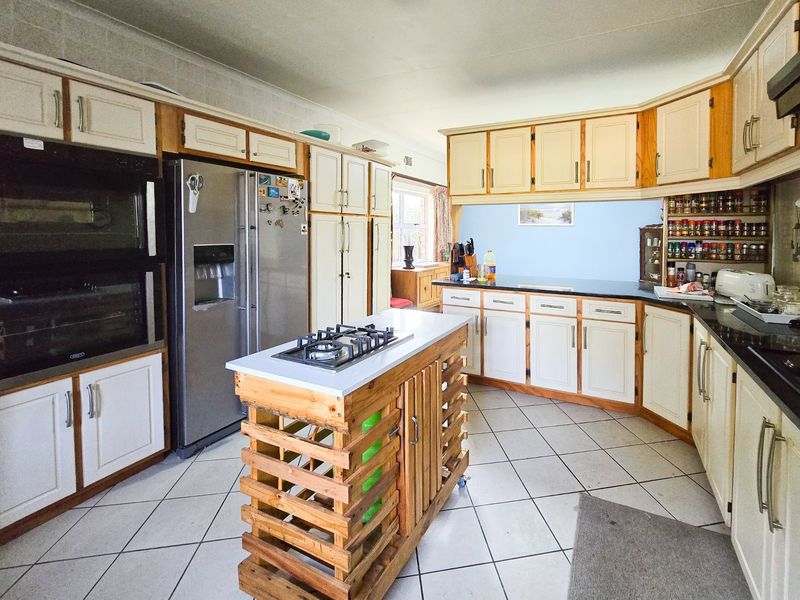 Large Solid Home In Uvongo  - Photo 7