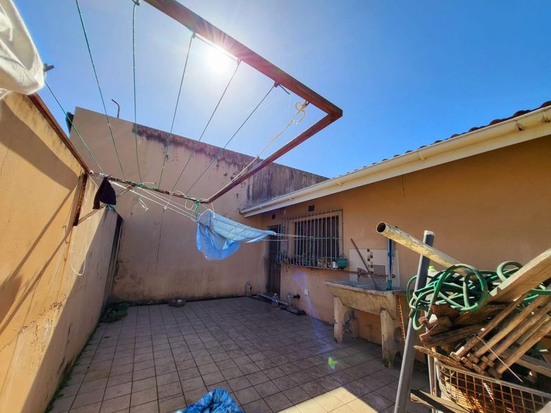 3 Bedroom Plus Flat - Walk To The Beach  - Photo 2