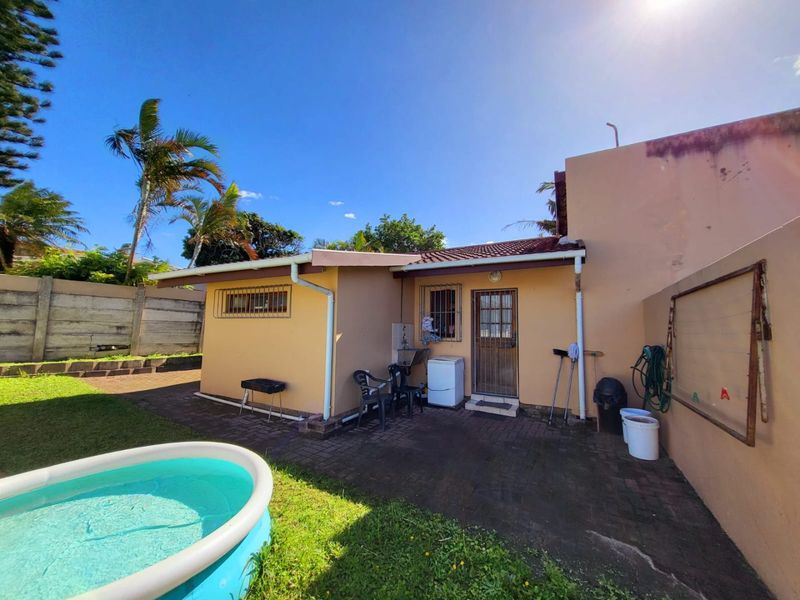 3 Bedroom Plus Flat - Walk To The Beach  - Photo 1