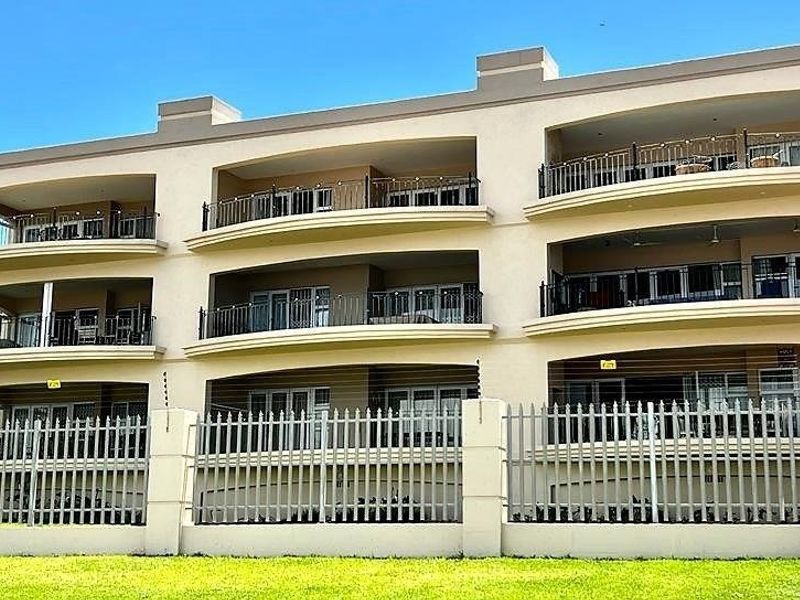 Modern Beachfront Apartment On Uvongo Beach - Photo 1