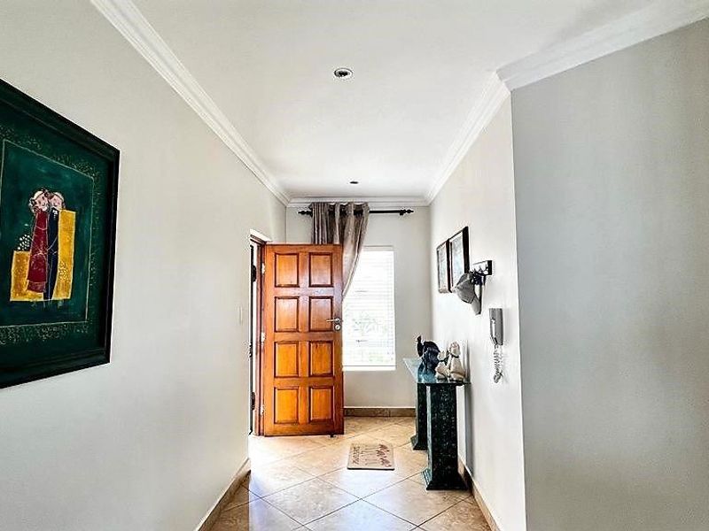 Modern Beachfront Apartment On Uvongo Beach - Photo 5