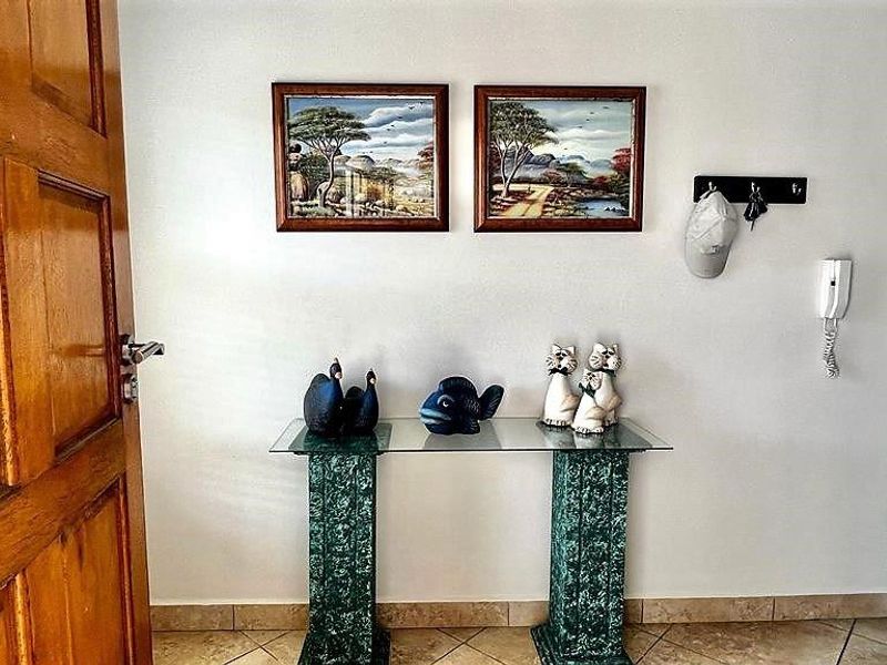 Modern Beachfront Apartment On Uvongo Beach - Photo 4