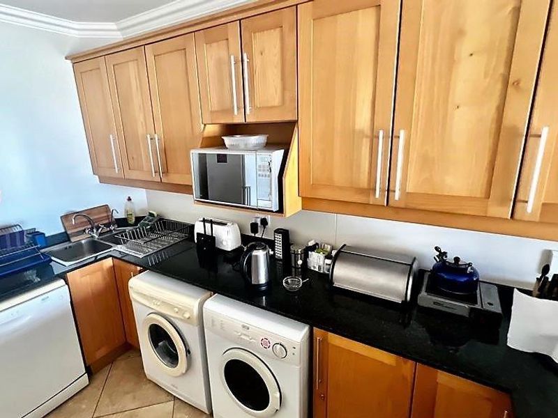 Modern Beachfront Apartment On Uvongo Beach - Photo 9