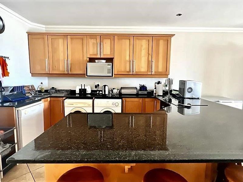 Modern Beachfront Apartment On Uvongo Beach - Photo 8