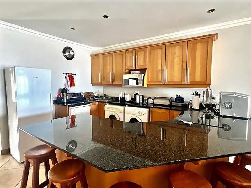 Modern Beachfront Apartment On Uvongo Beach - Photo 7