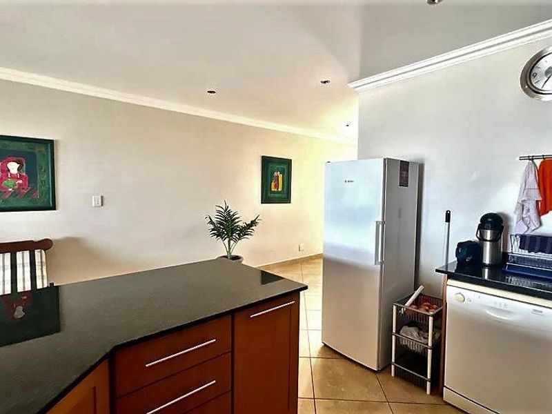 Modern Beachfront Apartment On Uvongo Beach - Photo 6