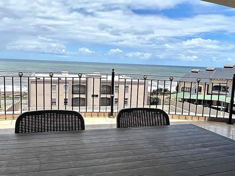 Modern Beachfront Apartment On Uvongo Beach - Photo 3
