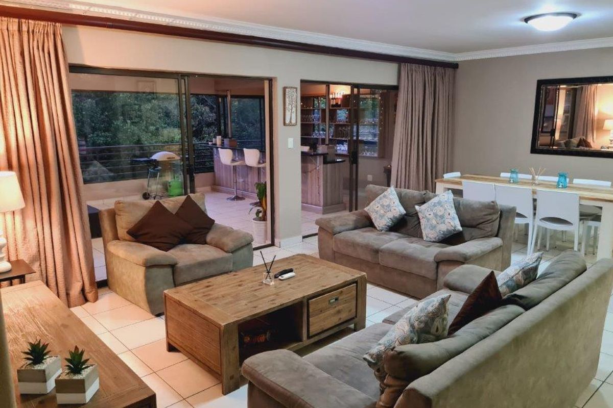 Modern 4 Bedroom Unit In A Popular Complex - Photo 5