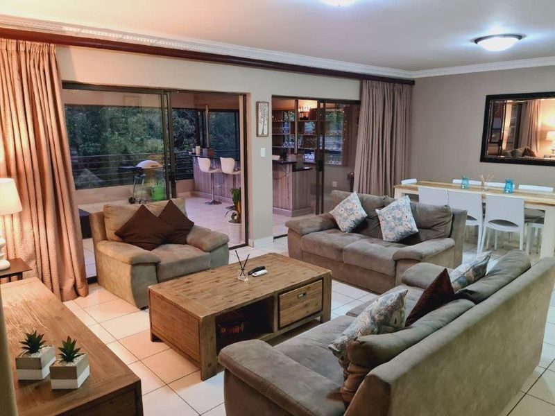 Modern 4 Bedroom Unit In A Popular Complex - Photo 5