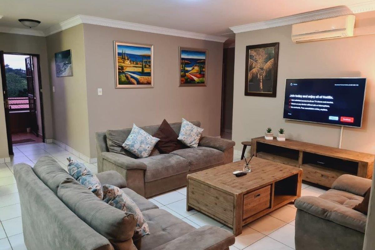 Modern 4 Bedroom Unit In A Popular Complex - Photo 2