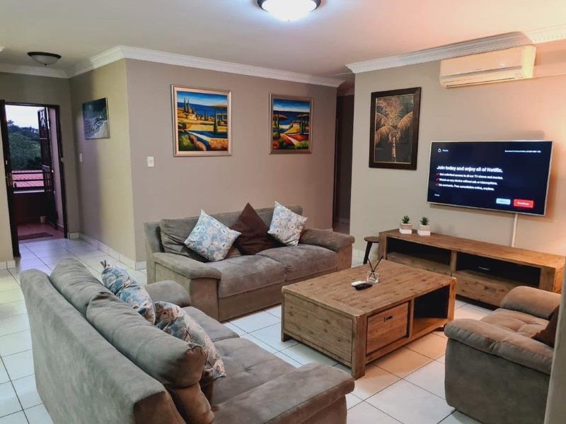 Modern 4 Bedroom Unit In A Popular Complex - Photo 2