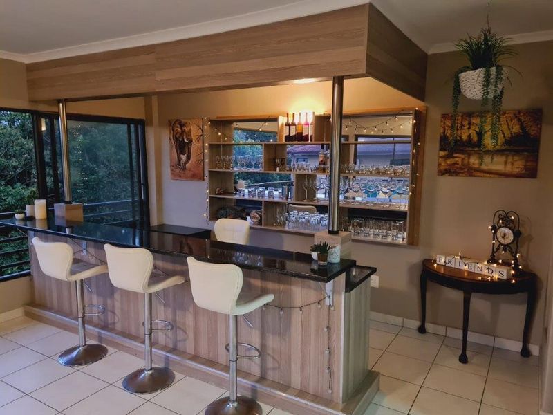 Modern 4 Bedroom Unit In A Popular Complex - Photo 10