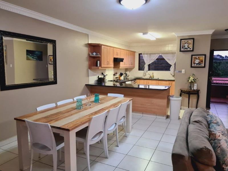 Modern 4 Bedroom Unit In A Popular Complex - Photo 6