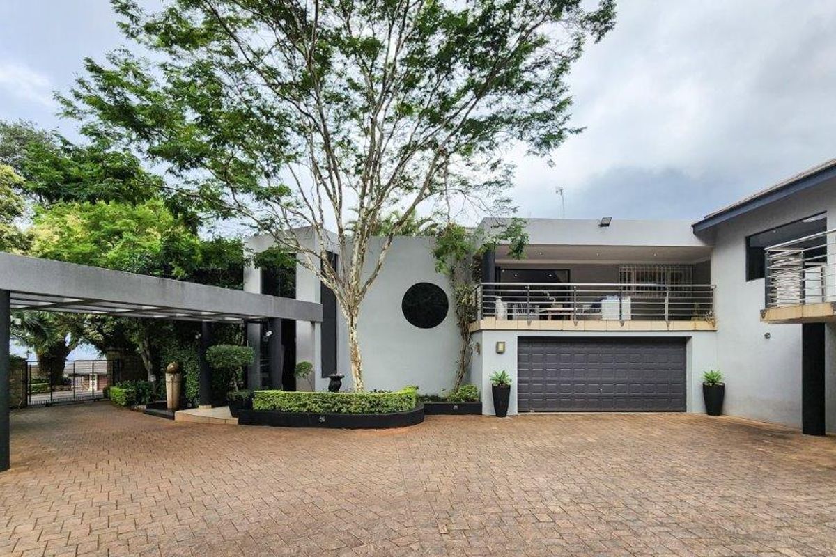 Home Of Distinction At An Exclusive Address - Photo 2