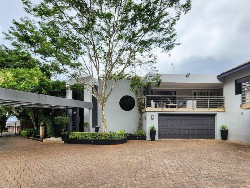 Home Of Distinction At An Exclusive Address - Photo 2