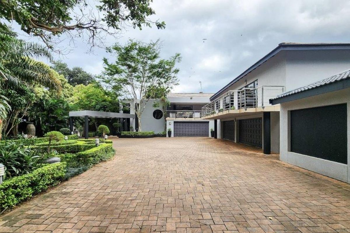 Home Of Distinction At An Exclusive Address - Photo 4