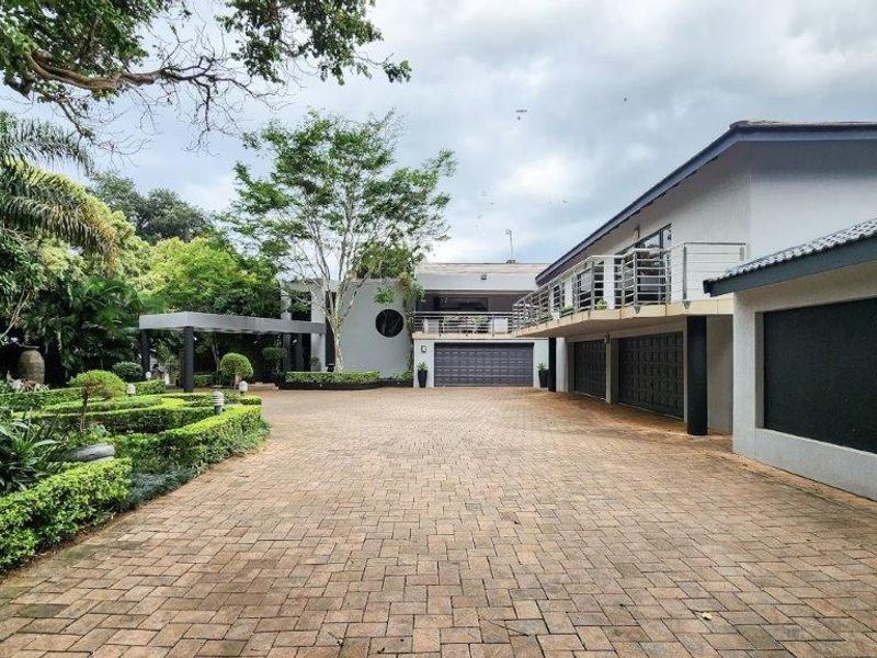 Home Of Distinction At An Exclusive Address - Photo 4